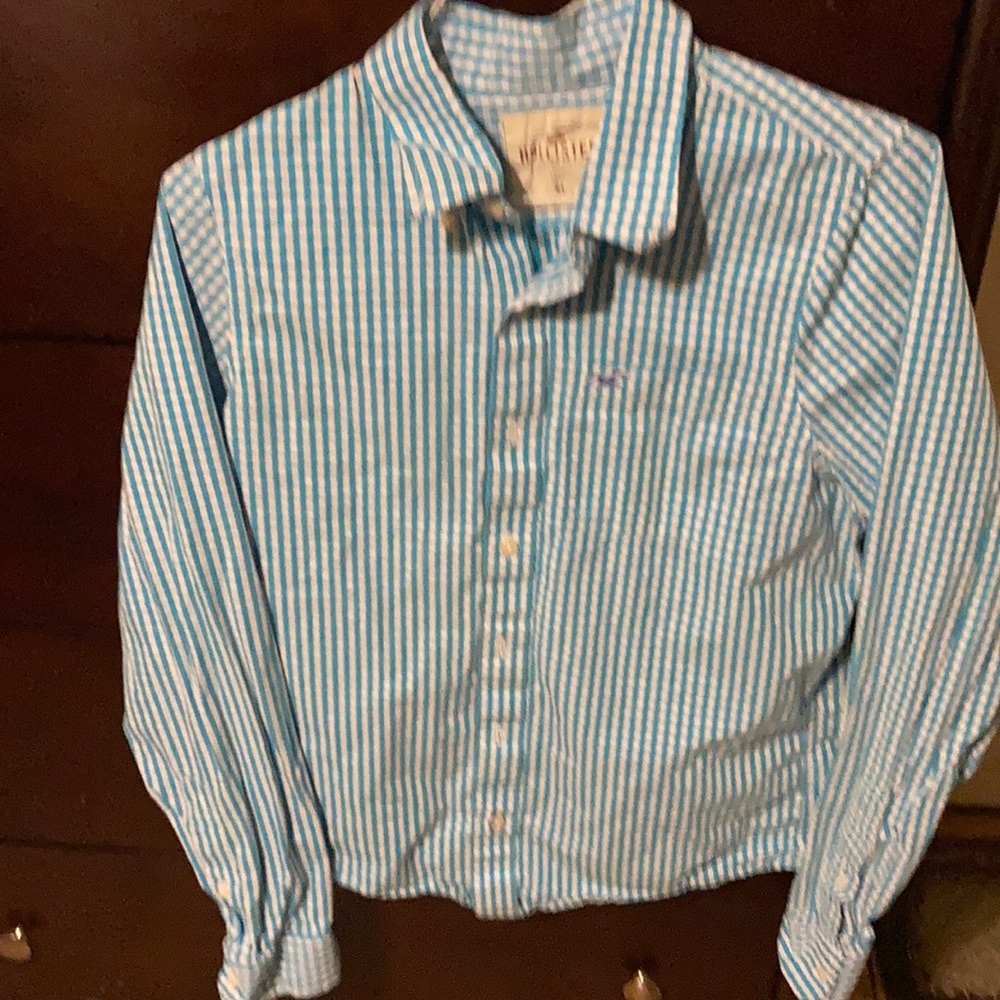 Men’s Hollister XL button down shirt beautiful shirt no stains or holes!